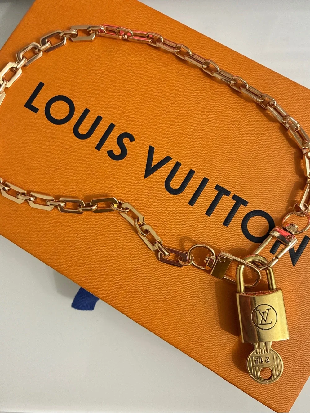 Authentic LV #218 Padlock & Key Set With Vintage Neckace Chain - Picture 2 of 8